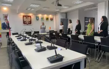 Dziś w Urzędzie Miejskim odbyło się uroczyste ślubowanie i wręczenie akt&oacute;w nadania stopnia nauczyciela mianowanego! 1