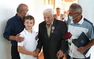 42 hon odz zlo