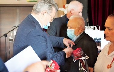 Uhonorowany Złotym GRYFEM ZACHODNIOPOMORSKIM.