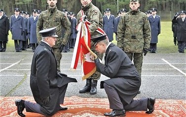 UDZIAŁ W UROCZYSTYM PRZEKAZANIU OBOWIĄZK&Oacute;W DOW&Oacute;DCY 36 DR OP.