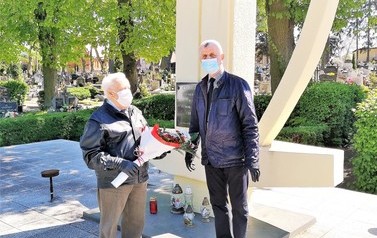 NIEZANIKAJĄCA GŁĘBOKA PAMIĘĆ I HOŁD MIMO PANDEMII.