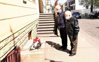 NIEZANIKAJĄCA GŁĘBOKA PAMIĘĆ I HOŁD MIMO PANDEMII.
