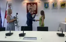 Dziś w Urzędzie Miejskim odbyło się uroczyste ślubowanie i wręczenie akt&oacute;w nadania stopnia nauczyciela mianowanego! 5