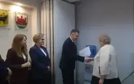 1000026081