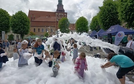 6834