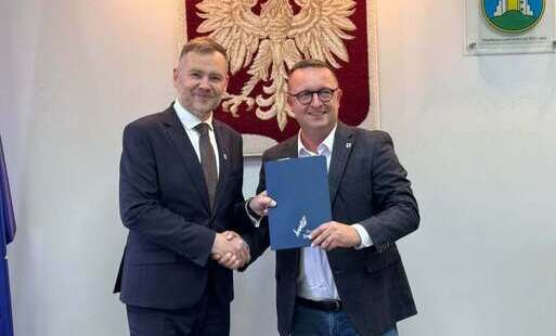 Zdjęcie do Podpisano umowę na dofinansowanie budowy drogi rowerowej Gryfice&ndash;Przybiern&oacute;wko&ndash;Grądy