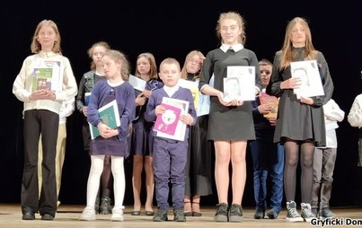 Zdjęcie do Przeglądy ARA 2022 - Laureaci eliminacji powiatowych Małego Konkursu Recytatorskiego oraz eliminacji powiatowych 67 Og&oacute;lnopolskiego Konkursu Recytatorskiego