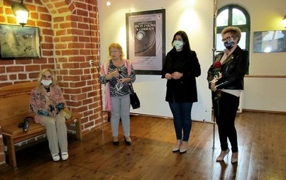 Zdjęcie do Premiera wystawy "Spacer z głową w chmurach" autorstwa Cezarego Dubiela &ndash; Fotorelacja